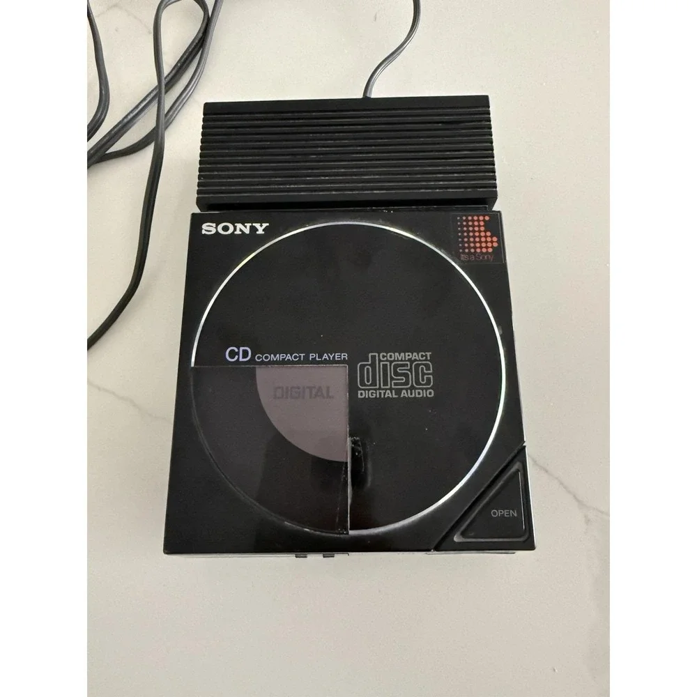 Vintage Sony D-5A Discman CD Player + AC-D50 Power Dock Station WORKING